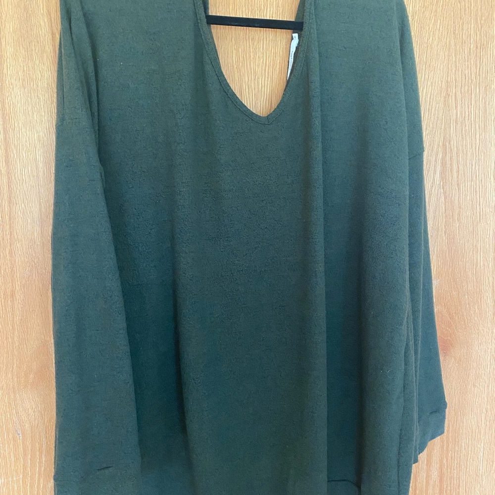 Amaryllis Green 3/4 Sleeve Twisted Back Sweater